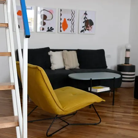 Artists Flat In Centre Apartament Nowy Sad